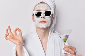 Ansigtsbehandling hjemme - Opnå strålende hud med holistisk selvpleje - S:KØN Skincare